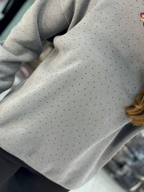 Женский утепленный блестящий худи со стразами трехнитка на флисе Серый, 46/48 Одесса - изображение 4