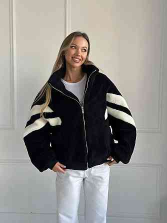 Жіноча тепла оверсайз куртка-бомбер букле на підкладці Одеса