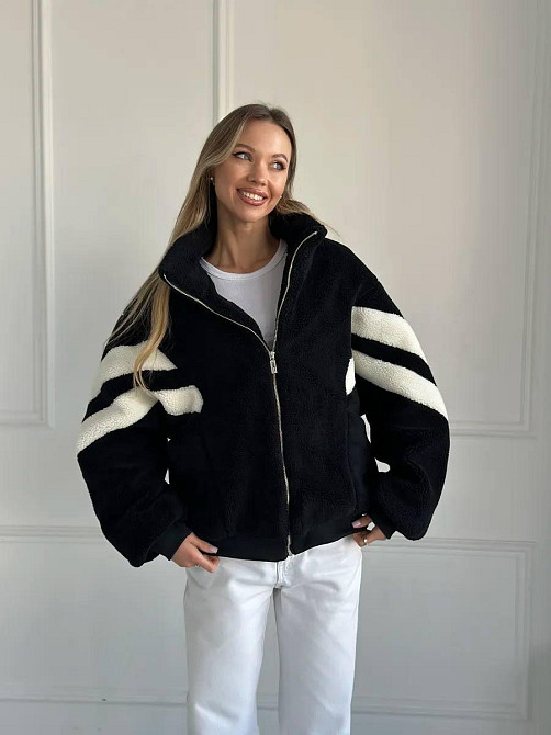 Жіноча тепла оверсайз куртка-бомбер букле на підкладці Одеса - фото 5