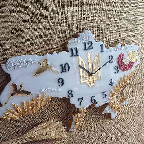 Годинник настінний 60*38 см з епоксидної смоли ручної роботи "Карта України" з кісточками та гербом Дніпро