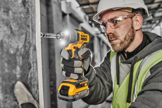 Професійний шурупокрут акумуляторний ударний безщітковий DeWALT DCF840NT : без АКБ,1 ⁄ 4, 192Нм (DCF840NT) Київ