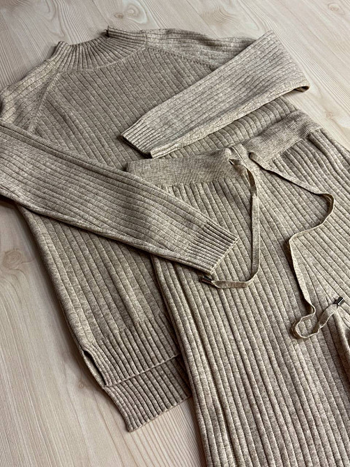 Костюм женский Accorddream 8703-28108 свитер с брюками в рубчик вязаный оверсайз, бежевый, one size Киев - изображение 8