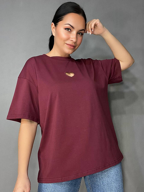 Футболка жіноча A-N 25037 оверсайз подовжена вільний крій виріз серце попереду one size, бордовий, o Одеса - фото 4