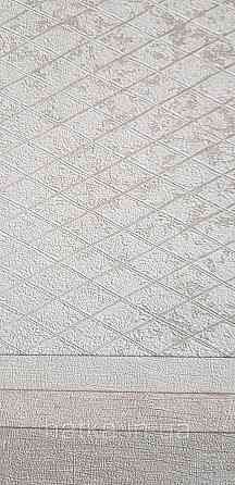 Шпалери вінілові на флізеліні Marburg Aura метрові смуги сіточкою структурні світло-сірі сріблясті Київ