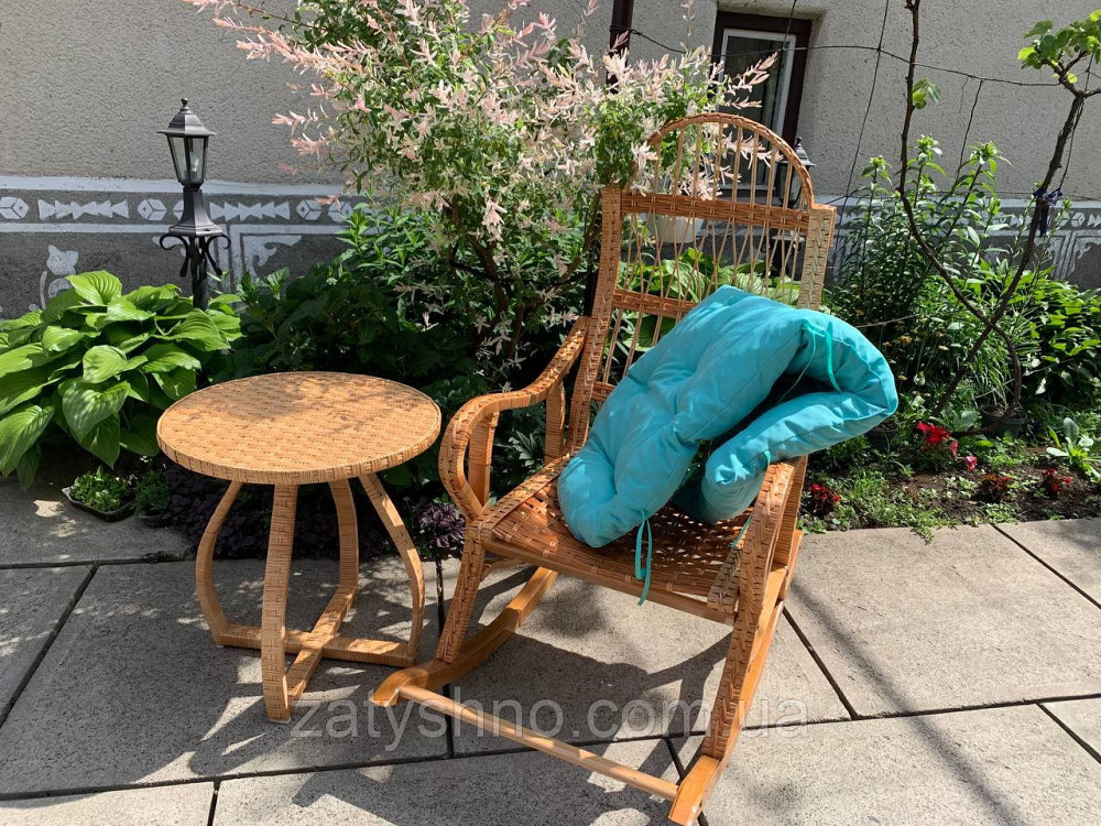 Крісло гойдалка з лози з блакитною накидкою Київ - фото 1