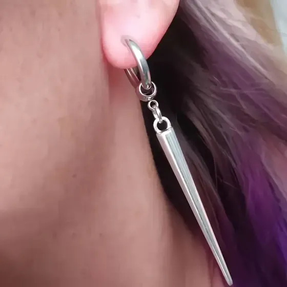 Готические панк серьги с длинными серебристыми подвесками-шипами Киев