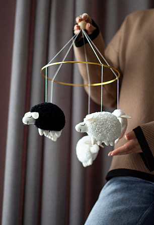 Детский мобиль на кроватку для младенцев ручной работы WooolyWool «Барашки» Киев - изображение 7