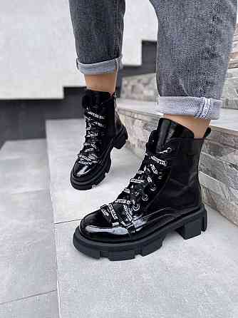 SOTHBY'S Черевики жіночі Sothby 's чорні шкіра лакована зима 37р.38р.39р. (4279) Коломыя