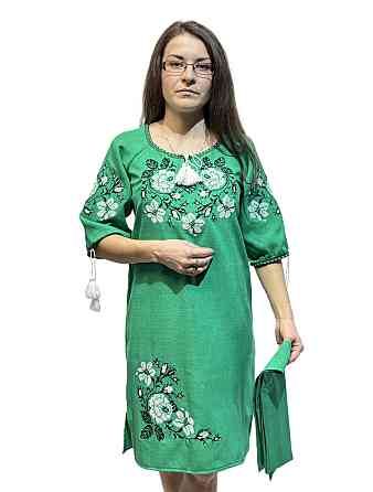 Вишита жіноча сукня із ніжним  орнаментом Троянди в зеленому кольорі Київ