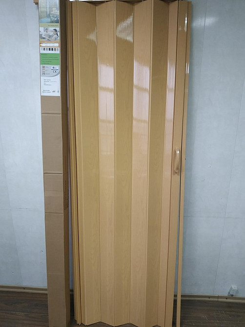 Ширма-гармошка міжкімнатна No3 Дуб світлий 820х2030х0,6 мм розсувна пластикова глуха Дніпро - фото 1