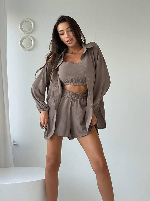 Женский летний прогулочный оверсайз костюм тройка: рубашка топ и шорты американский креп жатка Мокко Одесса - изображение 1