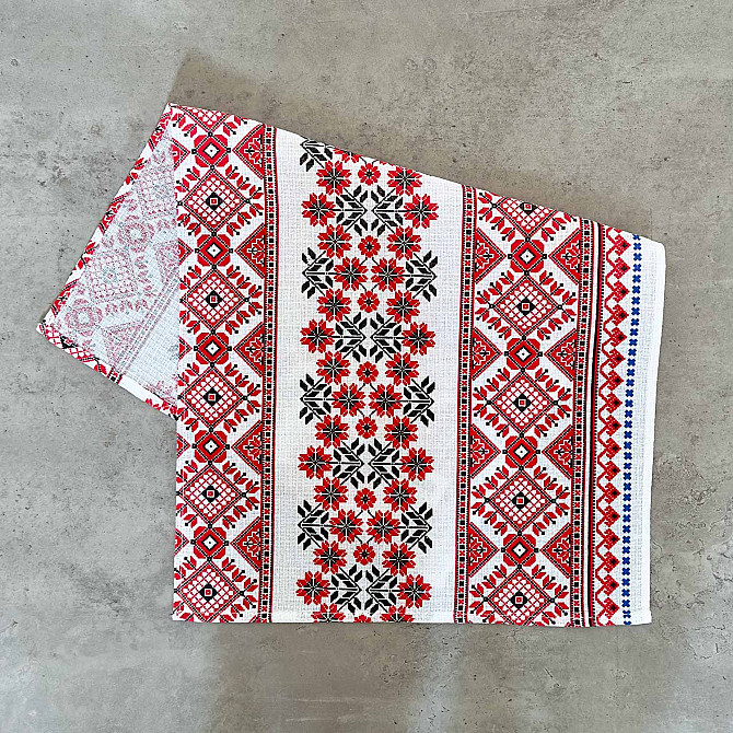 Рушник вафельний з принтом вишивки та червоними квітами GM Textile 35х61см 180г/м2 (Біло-червоний) Суми - фото 1