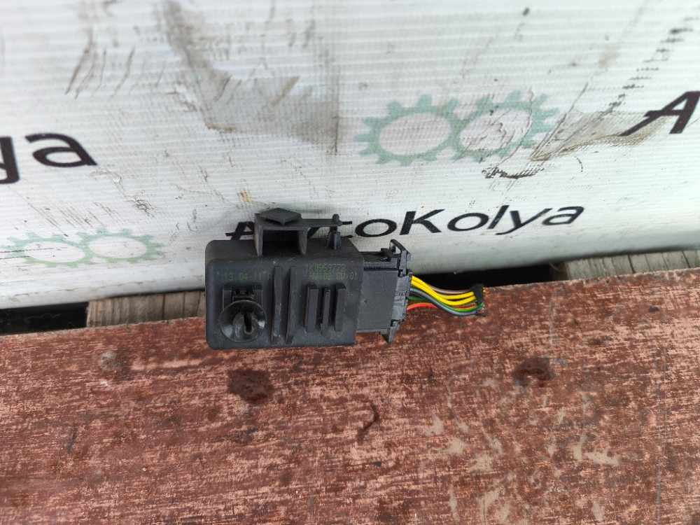 Блок керування обігрівом сидіння VW Golf V 2003-2008 (1K0959772) Ковель - фото 1