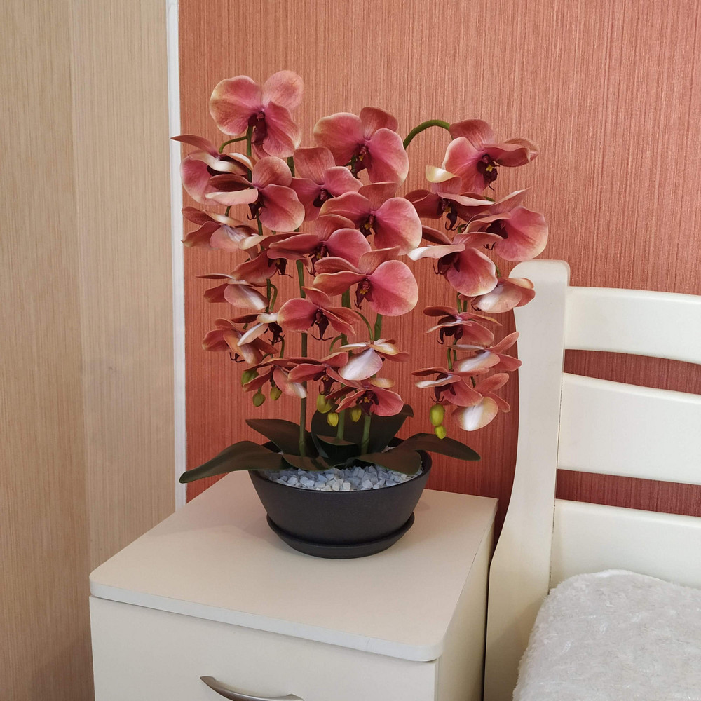 Штучна латексна орхідея VIP у керамічному кашпо кольору антрацит на три гілки персикова Дніпро - фото 3