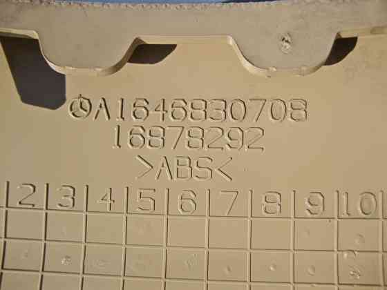 Mercedes-Benz  A1646830708 8K67 Бежева накладка між підсклянниками та кришкою підлокітника ML W164 GL X164 Одеса