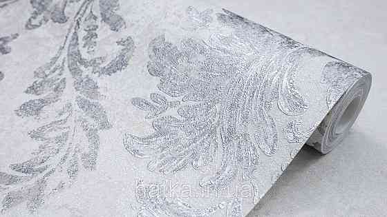 Шпалери метрові вінілові на флізеліні Sintra Classic класика вензель структурні сріблясті на білому 406649 Київ