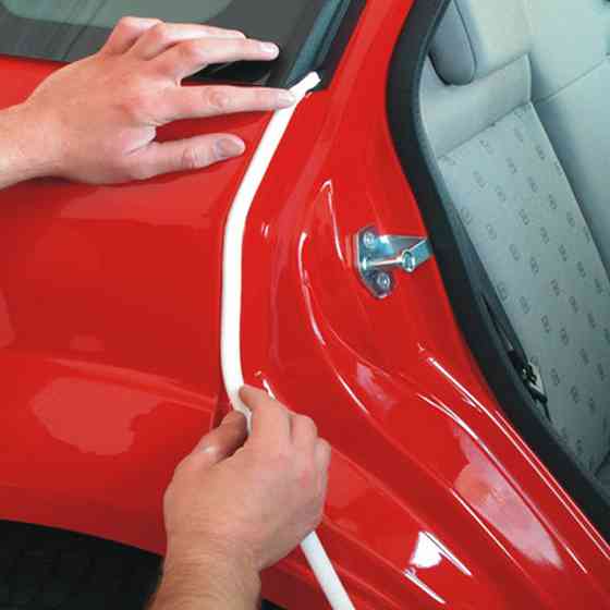 Стрічка пінна самоклеюча для ущільнення та маскуваня 