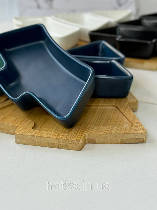 Тарілка менажниця новорічна "Синя Ялинка" кераміка 26*15*h5 см бамбукова підставка 8030-354 Київ - фото 4