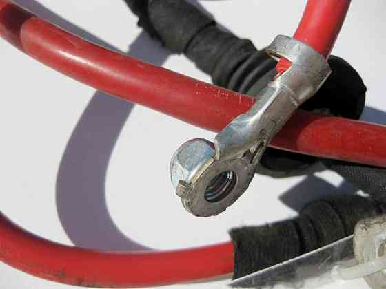 Mercedes-Benz  A1645402030 Плюсовий провід від АКБ до блоку силових запобіжників з правим кермом водія ML W164 GL X164 Одесса