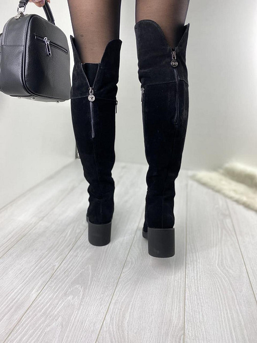 Чоботи жіночі LaDi чорні замша натуральна зима висота 51см обхват 34-35см каблук 7см (2352) Коломыя - изображение 4