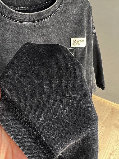 Футболка жіноча A-N 25012 подовжена оверсайз з нашивками патчами попереду one size, чорний, one size Київ - фото 11