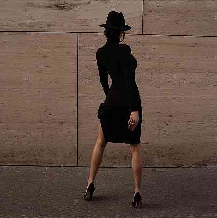 Женское привлекательное элегантное платье с разрезом итальянский трикотаж 42/44 Одесса