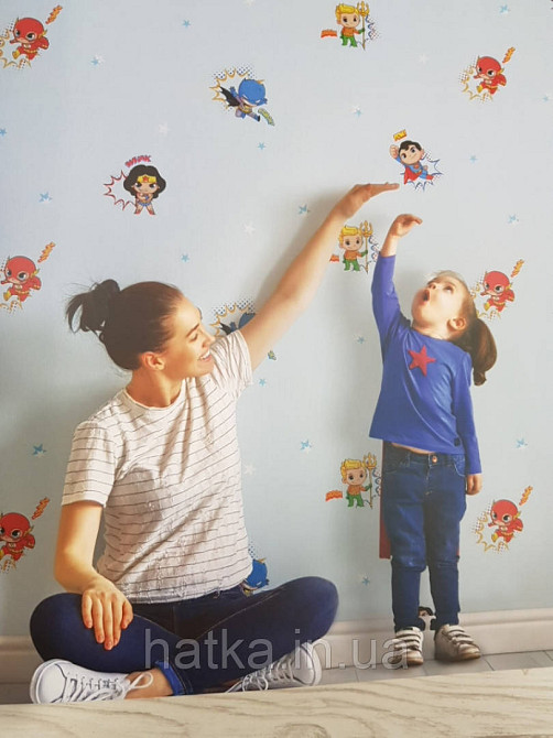 Обои виниловые на флизелине AdaWall Ada Kids метровые детские герои комиксы лига справедливости на голубом Киев - изображение 1