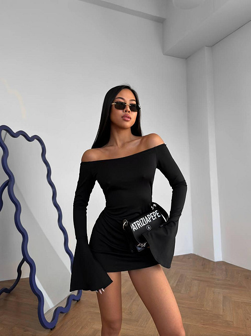Жіноча вчірня приваблива міні сукня з відкритими плечима та ефектними розкльошеними рукавами Одеса - фото 5