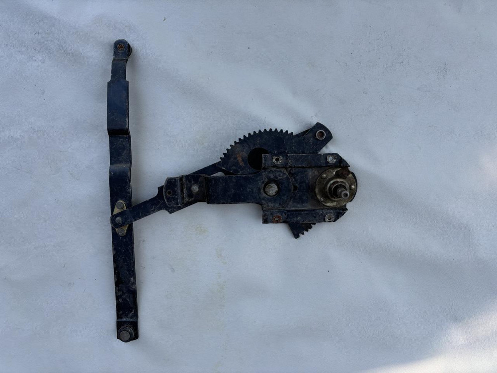 Стеклоподъемник задний ГАЗ-2410. СССР. Харьков - изображение 1