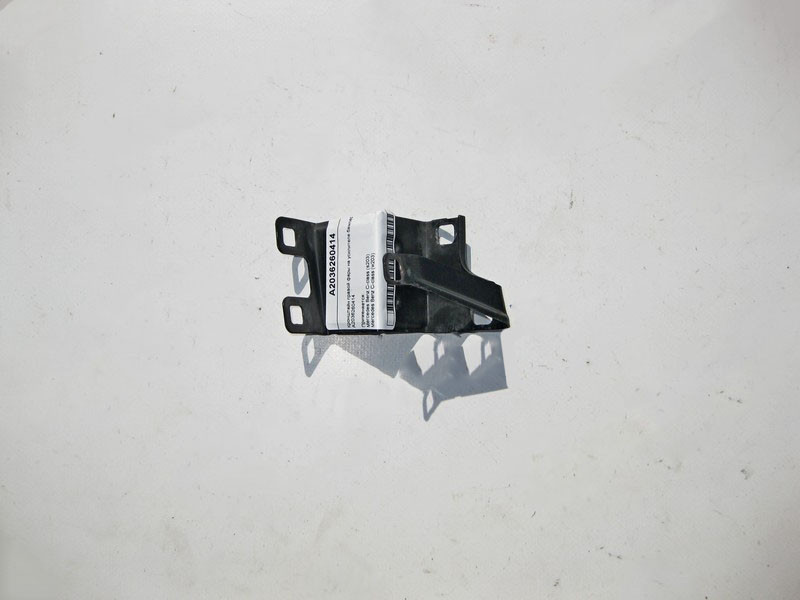 Mercedes-Benz  A2036260414 Кронштейн правої фари на підсилювачі бампера C-Class W203 Одеса - фото 2