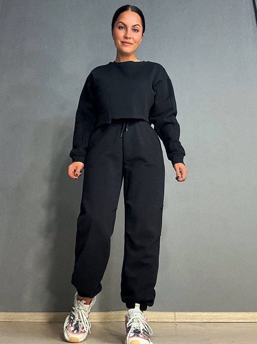 Костюм жіночий Quzen 490-480 укорочений світшот з кишенею та джогери утеплений чорний, чорний, L Київ - фото 1