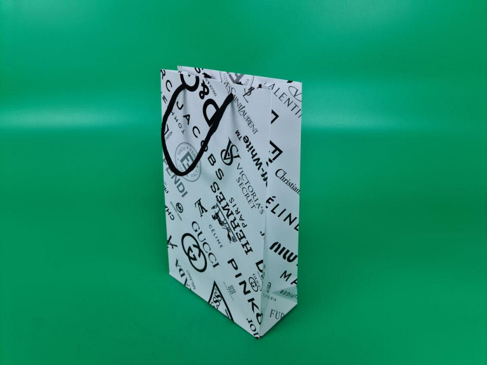 Бумажный пакет подарочный Средний 17/26/8(артSV-213) (12 шт) Харьков - изображение 1