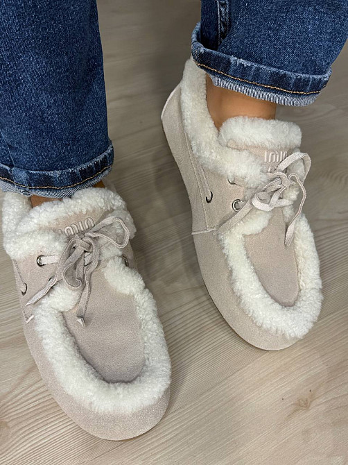 Ботинки женские Hengji 992-11 замшевые мокасины на меху с опушкой бежевые, 41, 26 см Киев - изображение 1