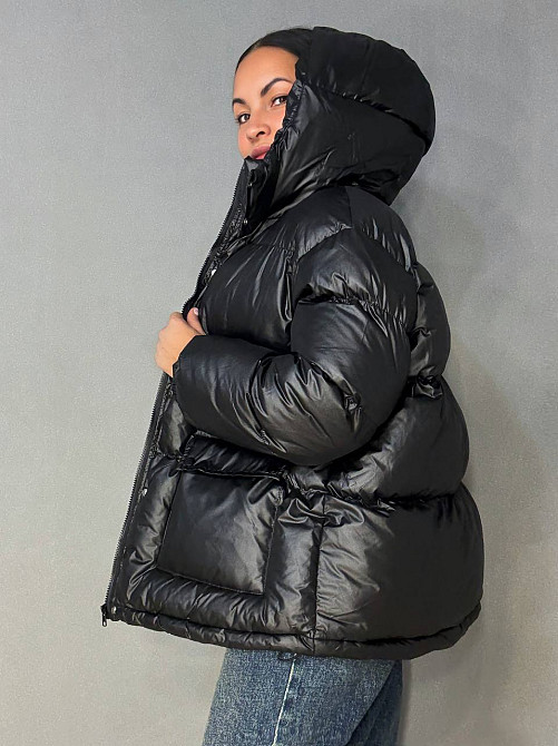 Куртка женская A-N 30046 глянцевая пуффер удлиненная с капюшоном S-M, черный, SM Киев - изображение 2