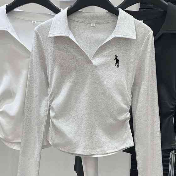 Женский лонгслив-поло из мягкой ткани с эффектом драпировки по бокам вискоза Серый Одесса