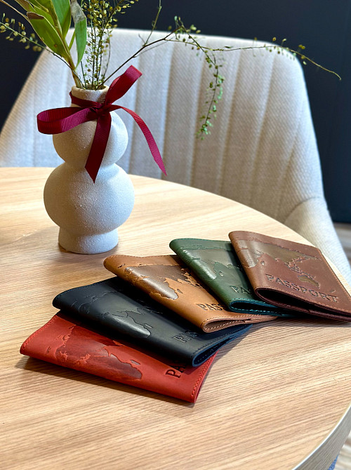 Кожаная обложка для паспорта с картой и надписью Ukraine Каменское - изображение 2