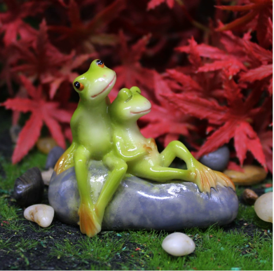 Фигурка Очаровательная парочка жабок 6.3 х 5.2 см из полистоуна для мини-сада и флорариума Одесса