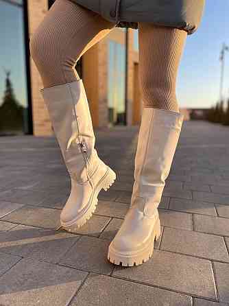 Жіночі зимові чоботи широкі шкіряні на низькому ходу бежевого кольору, на хутрі р. 37-40 4866 Коломия