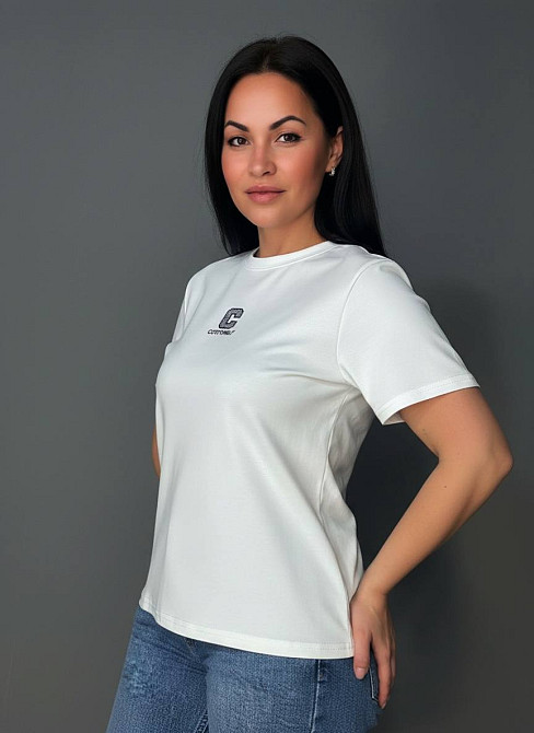 Футболка женская A-NIUSHOW 30337-3 базовая однотонная с вышивкой буквой С one size, белый, one size Киев - изображение 5