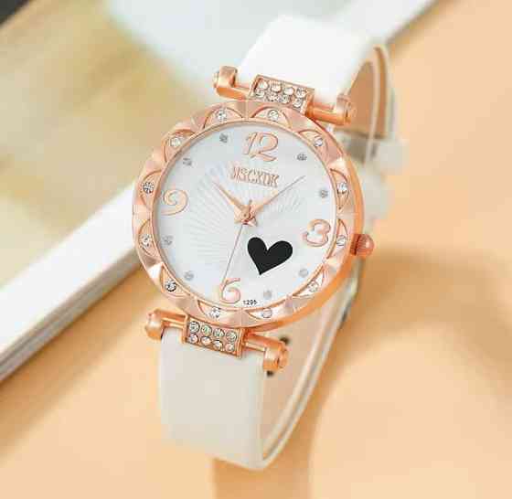 Подарочный набор для женщин Сердце: наручные часы браслет ожерелье и серьги в подарочной коробочке Киев