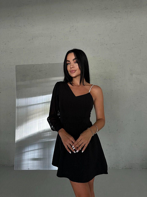 Женское праздничное мини платье на одно плечо костюмка с шифоновыми рукавами Черный, 42 Одесса - изображение 1