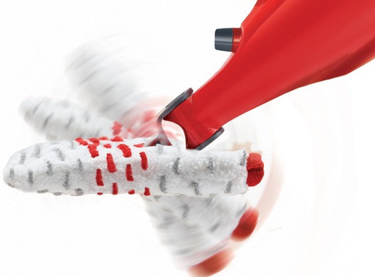 Швабра для влажной уборки с вращающуюся головкой и распылителем 600 мл Vileda 