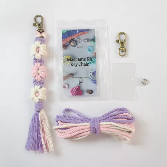 Набір макраме для ручного плетіння і в'язання брелока "Квіти" для ключів і аксесуарів 20х2. 2 см, фіолетовий Кам'янець-Подільський