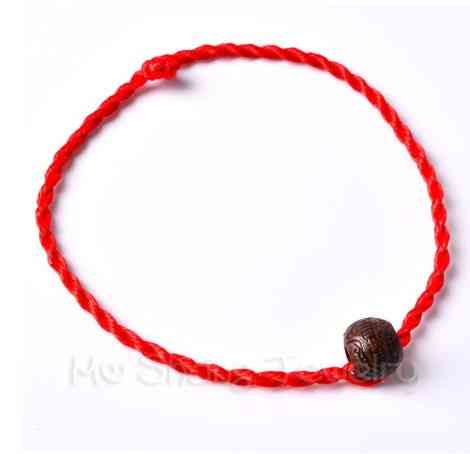Красный браслет-нить с бусинкой Киев