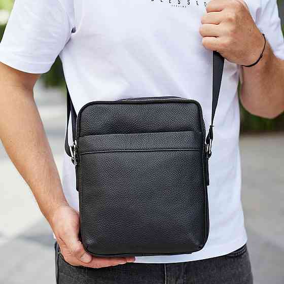 Чоловіча шкіряна сумка-месенджер чорного кольору Київ