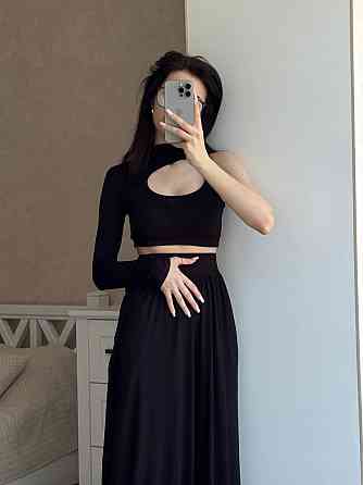 Жіночий стильний костюм-двійка: топ на одне плече та штани турецька віскоза Чорний Одеса