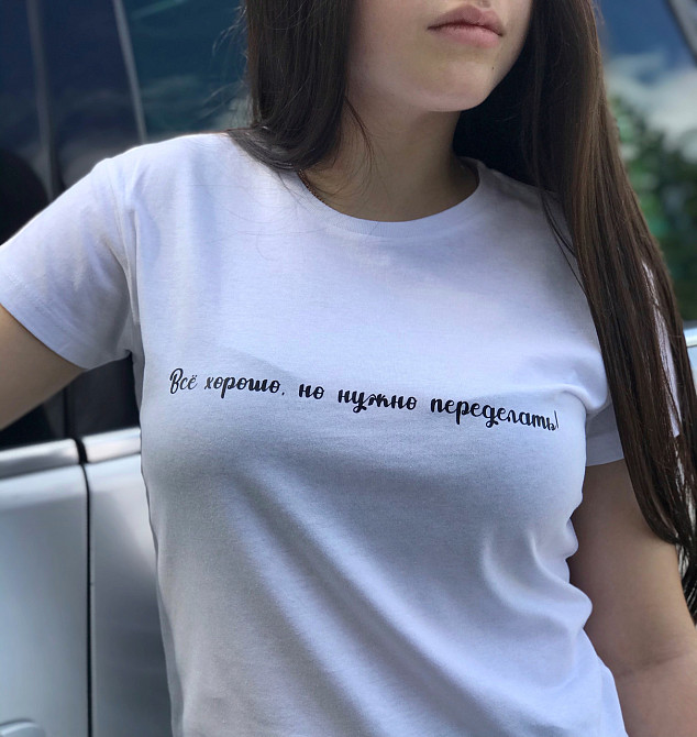 Женская футболка с принтом - 