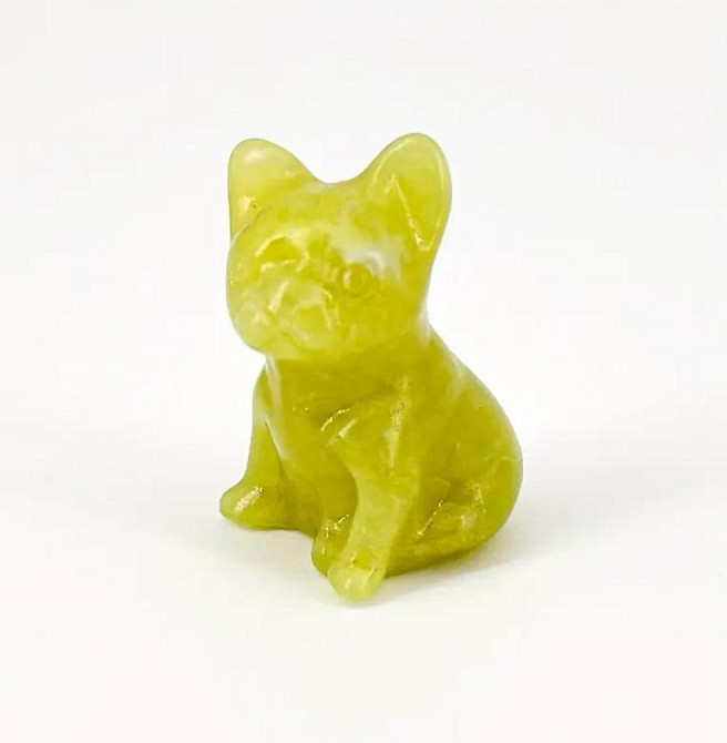 Статуетка собаки з натурального каменю нефриту 30*20 мм. Фігурка бульдога із нефриту Київ - фото 1