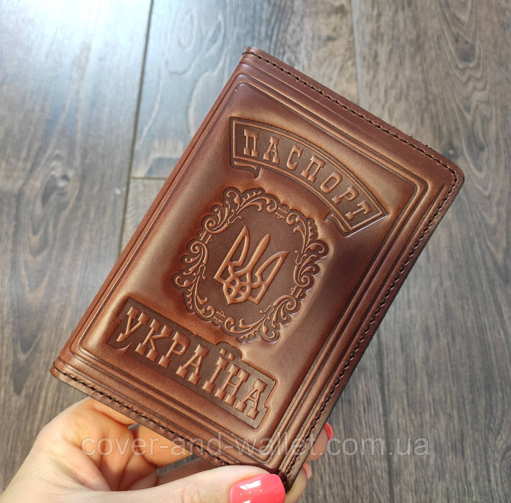 Шкіряна обкладинка на паспорт із тисненням герб України бордового кольору Київ - фото 2