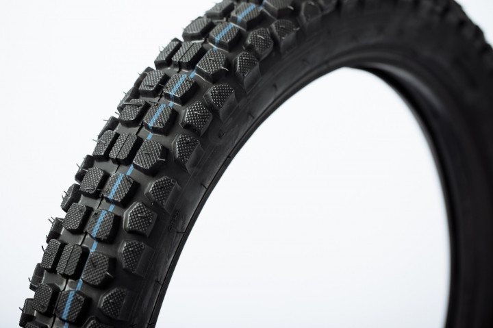 Покрышка 3*18 на мотоцикл Минск шиповка Мукачево - изображение 1